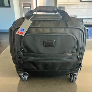 Tumi Alpha 2 Luggage NWT